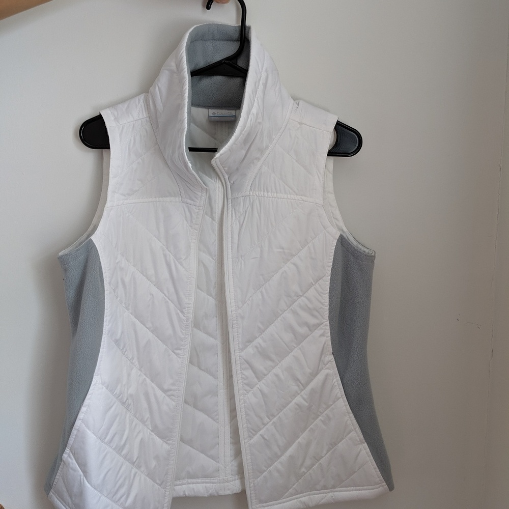 Columbia sports wear sleeveless jacket in white